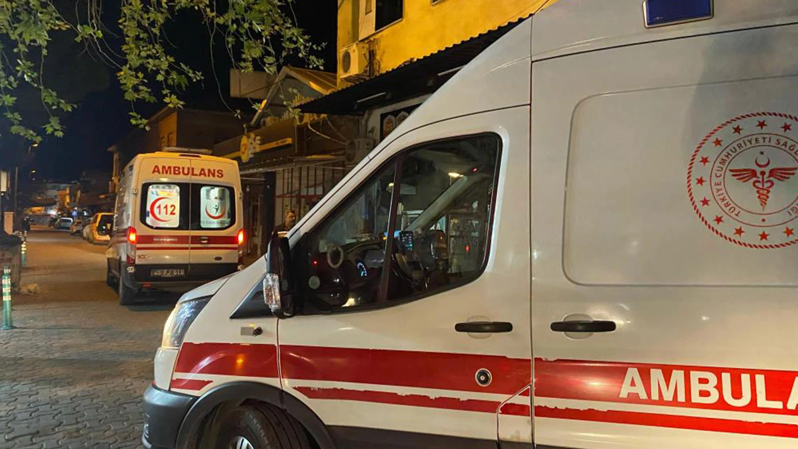 Sokak artasında dehşet! Eşini öldürüp 8 yaşındaki kızını da yaraladı