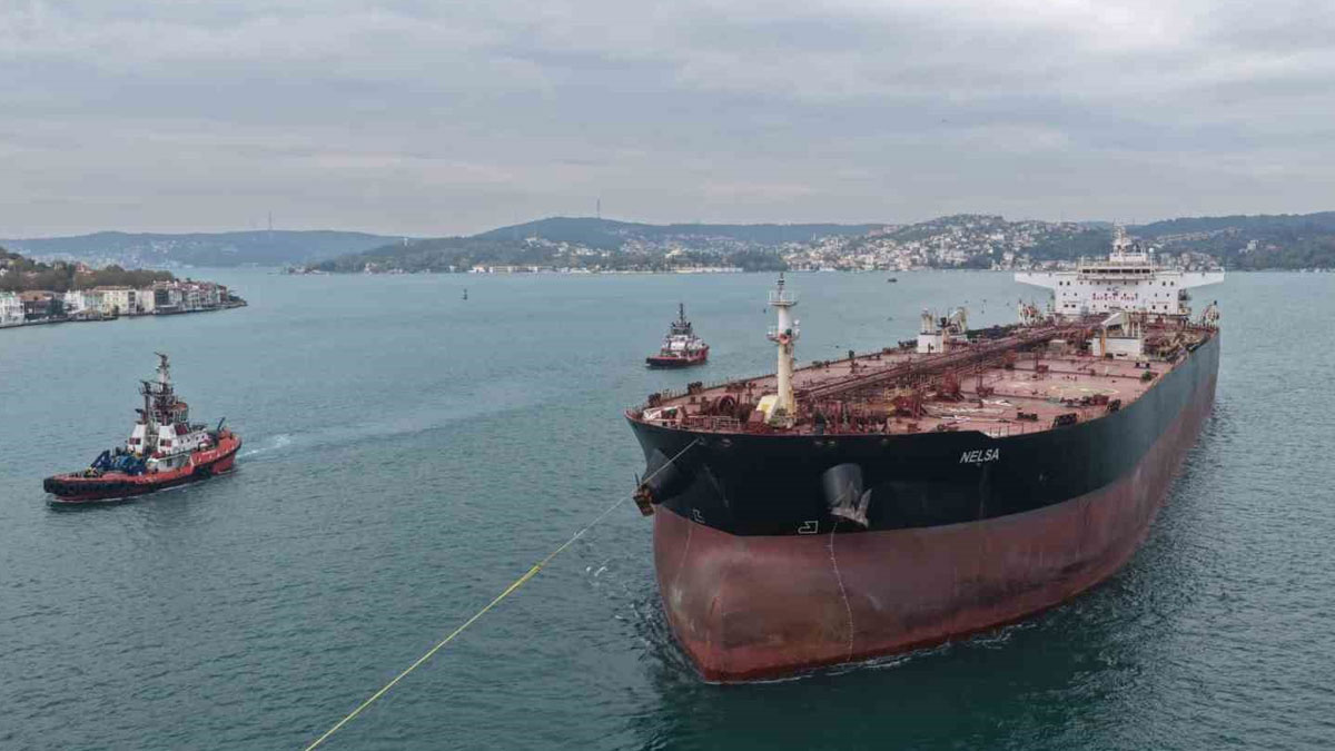 İstanbul Boğazı'nda Gemi Trafiği Askıya Alındı