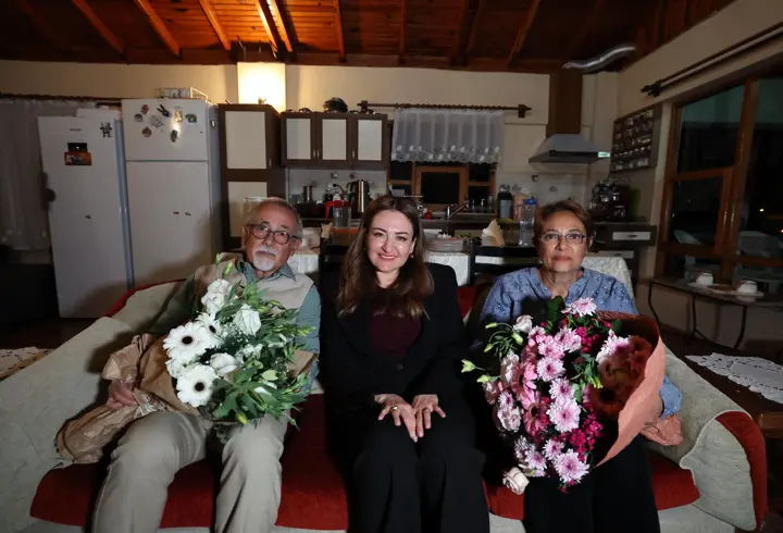 Büşra Özdemir, ilkokul öğretmenini ziyaret etti