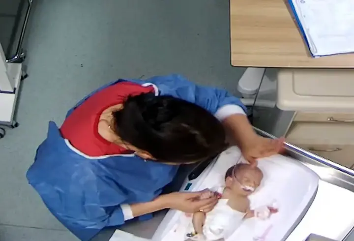 Minik bebek Deniz Esin'in hemşire tarafından darbedilme anları ortaya çıktı
