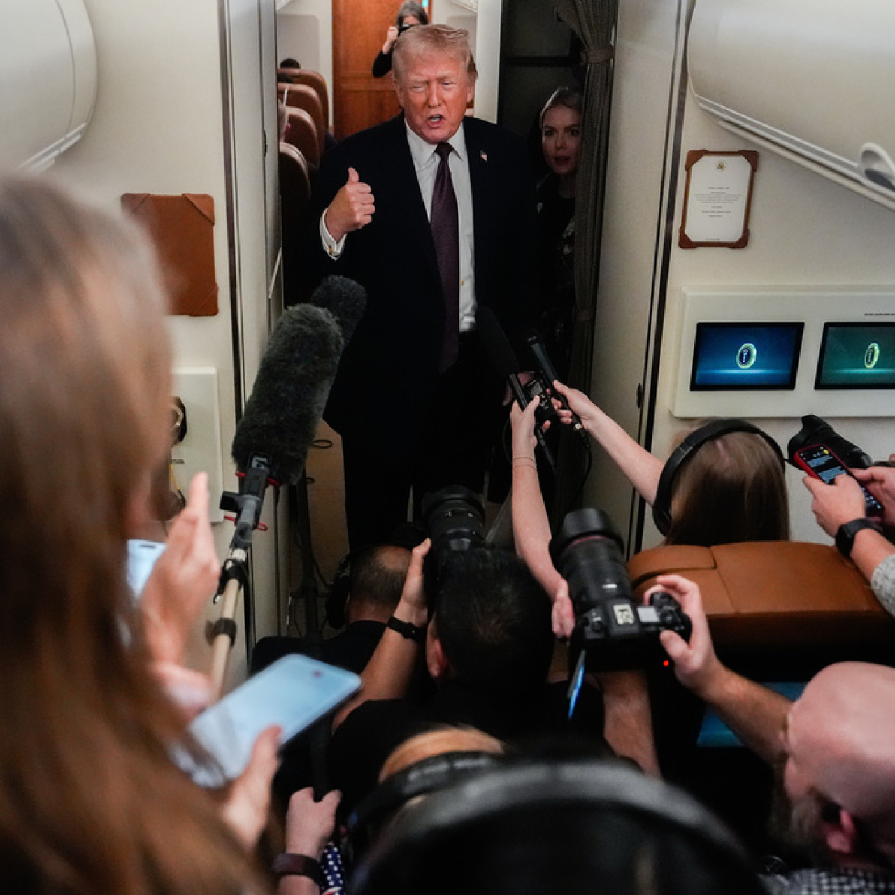 Trump'tan İran'a: Çok güçlü seçeneklerimiz var