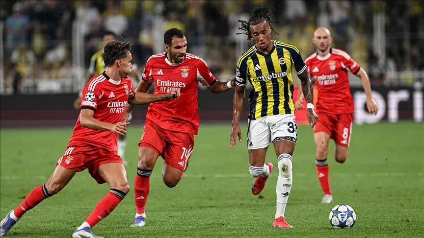 Fenerbahçe, UEFA Şampiyonlar Ligi play-off turu ilk maçında Benfica ile berabere kaldı