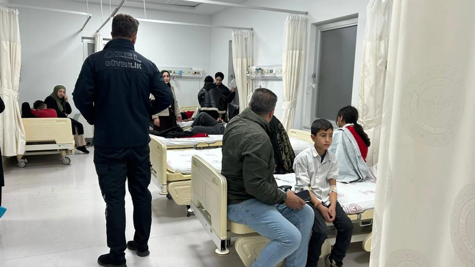 120 öğrenci gıda zehirlenmesi şüphesiyle hastanelik oldu