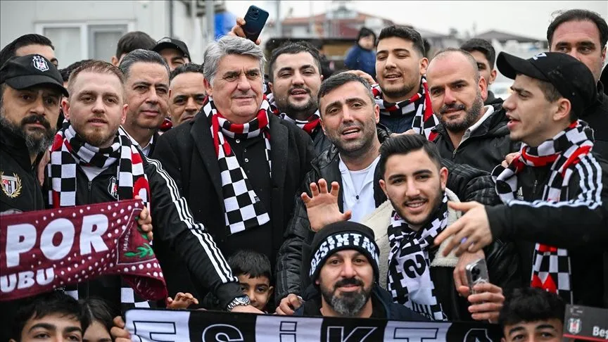 Beşiktaş Kulübü Başkanı Adalı, Hatay'da depremzedelerle bir araya geldi