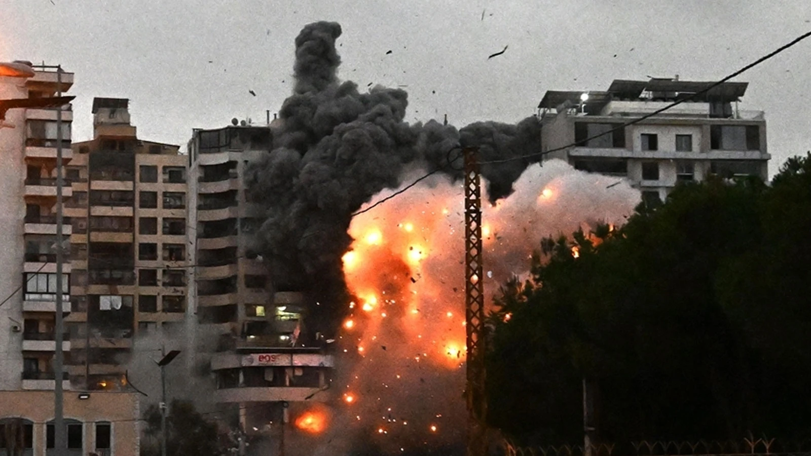 İsrail savaş uçakları Lübnan'ın doğusunu bombaladı