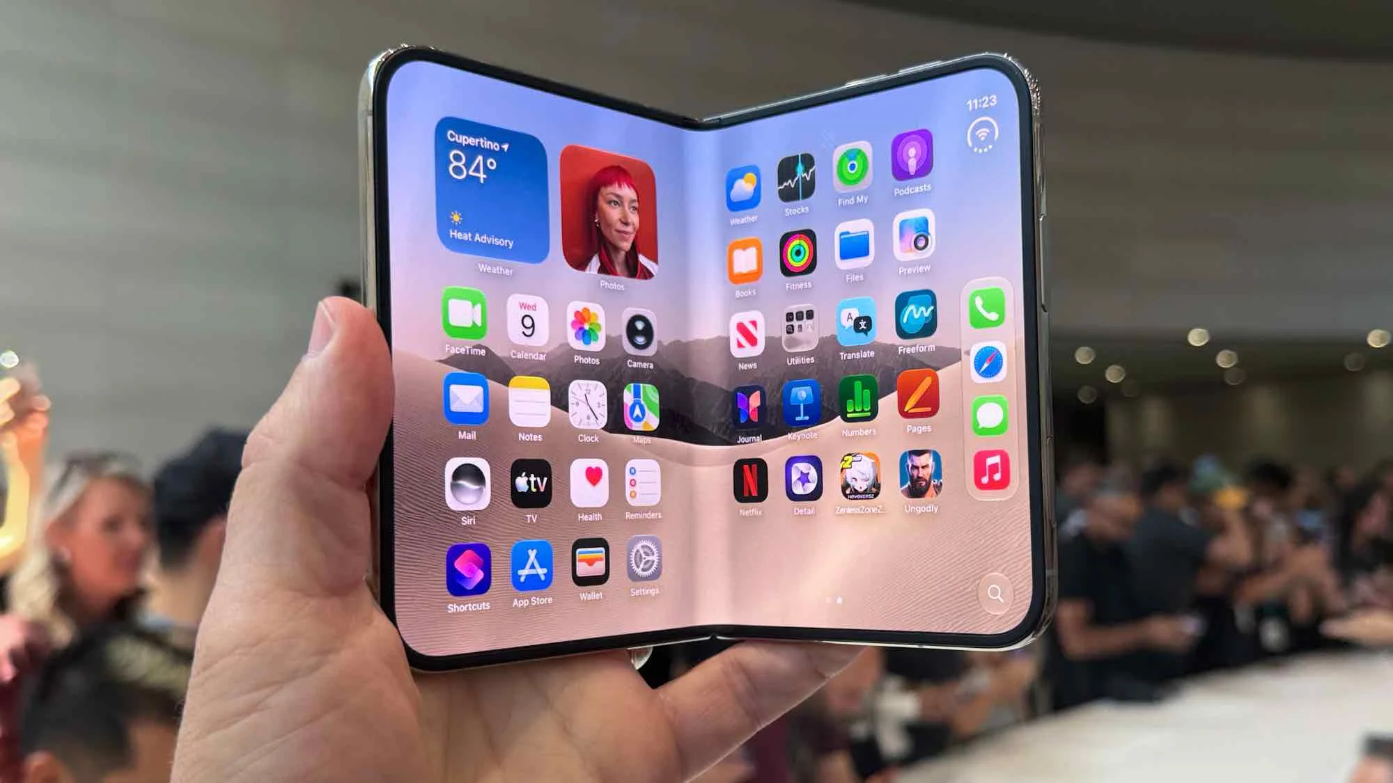 Apple, Katlanabilir iPhone Duo Ön Siparişleri İçin Mağazayı Kapattı