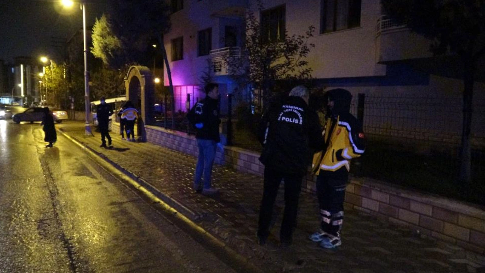 Evden gelen kötü koku ekipleri harekete geçirdi