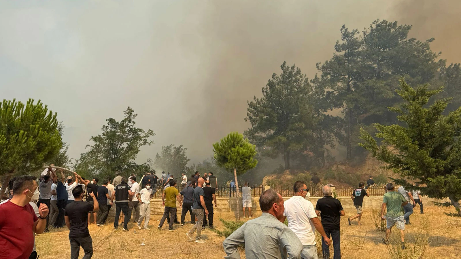 Çanakkale'deki orman yangını büyüdü! 5 köy boşaltıldı