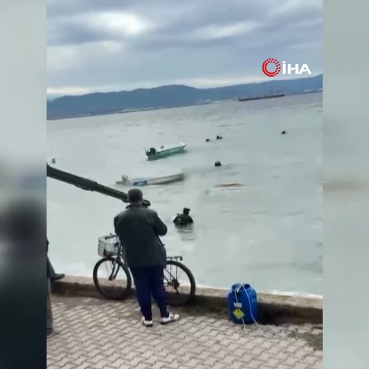 Bursa'da Lodos Etkisiyle Batan Tekneler Vinçle Çıkarılıyor