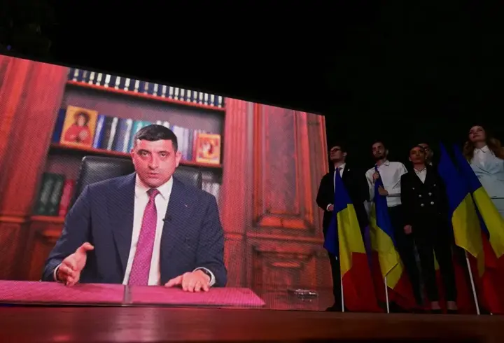 Romanya’da cumhurbaşkanlığı seçimi: İlk turu aşırı sağcı aday önde tamamladı