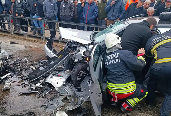 Ordu’da otomobiller çarpıştı; 2'si çocuk, 5 yaralı