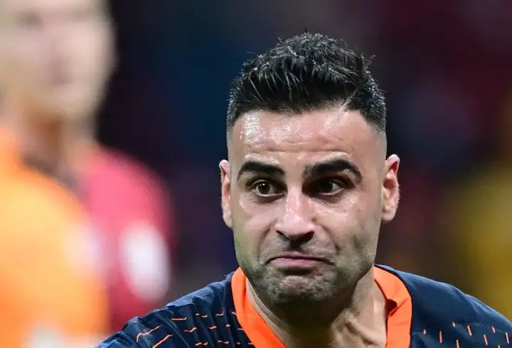 Başakşehir, tecrübeli futbolcu Deniz Türüç'e veda etti