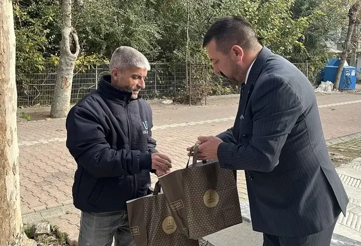 Takdire şayan hareket: 60 bin doları polisle sahibine ulaştırdı!