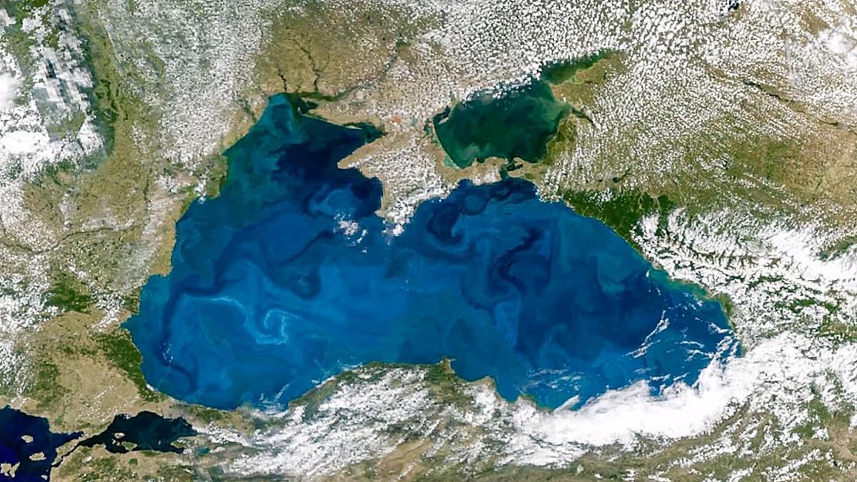 Vurulan Gemi Karaya Oturdu: Karadeniz'deki Saldırılar NATO Gündeminde