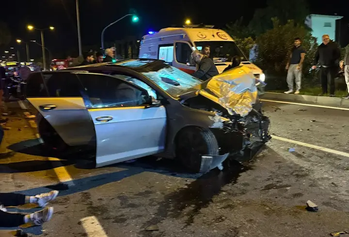 Otomobil ile motosiklet çarpıştı: 1 ölü, 2 yaralı