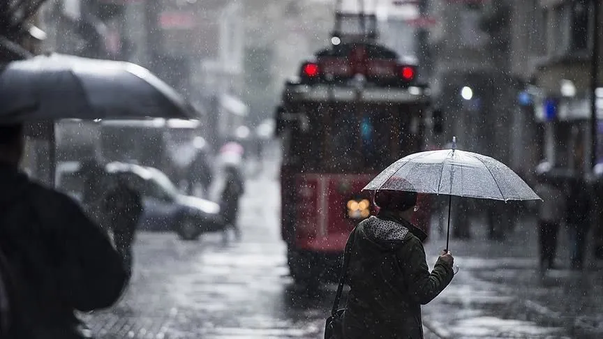 İstanbul'da sağanak ve fırtına etkili oluyor