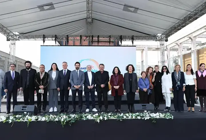 Mutluluğun Bienali kapılarını açtı