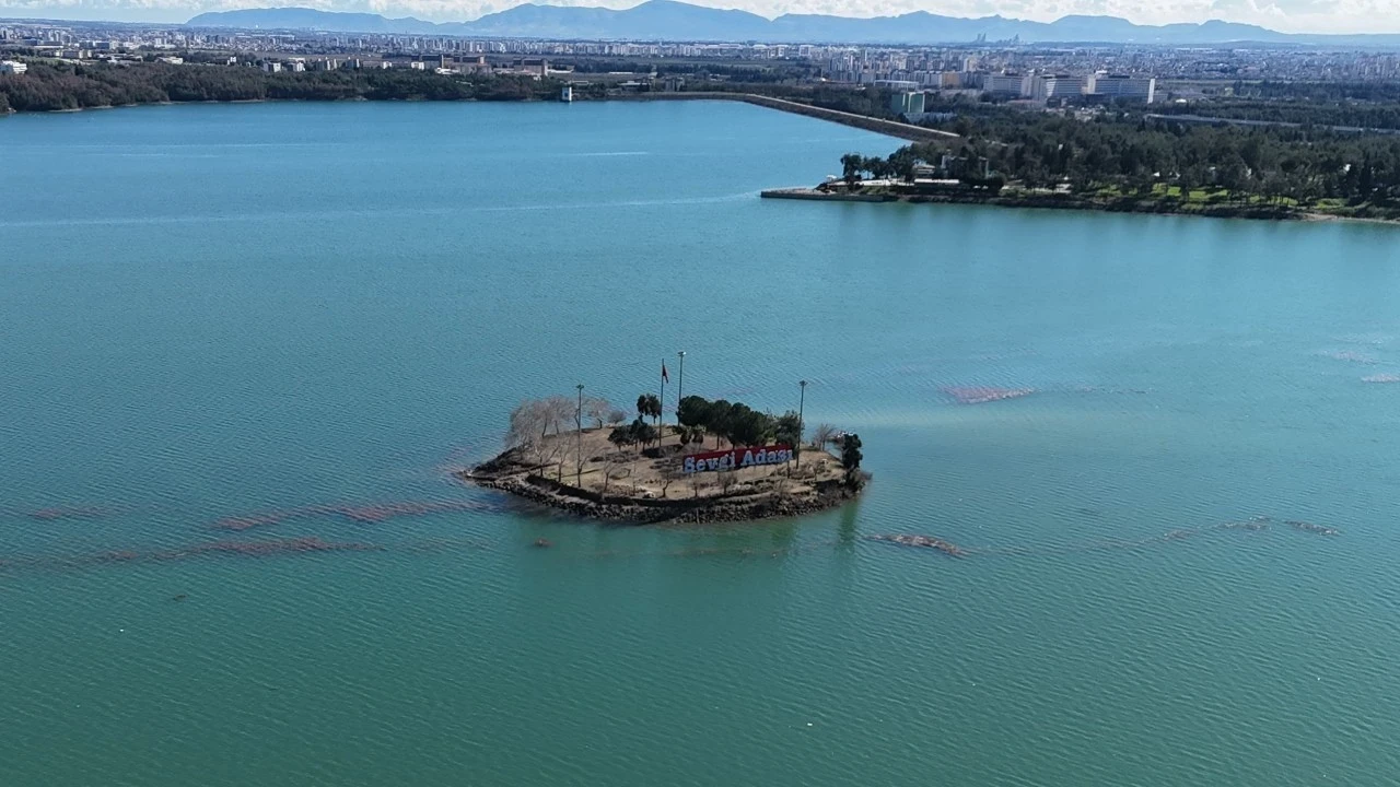 Su seviyesi yükseldi, adaya giden yol kayboldu