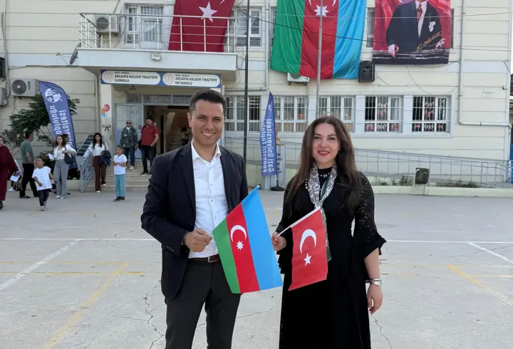 Azerbaycanlı sanatçı Turan Manafzade öğrencilerle bir araya geldi