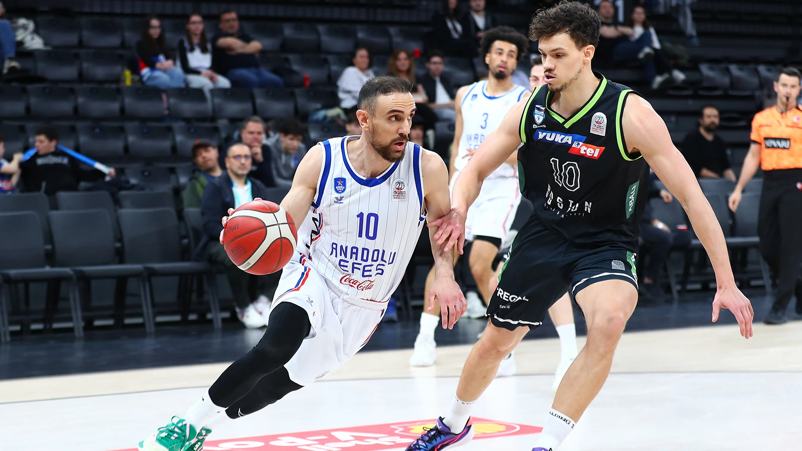 Anadolu Efes evinde Merkezefendi Belediyesi'ne mağlup oldu
