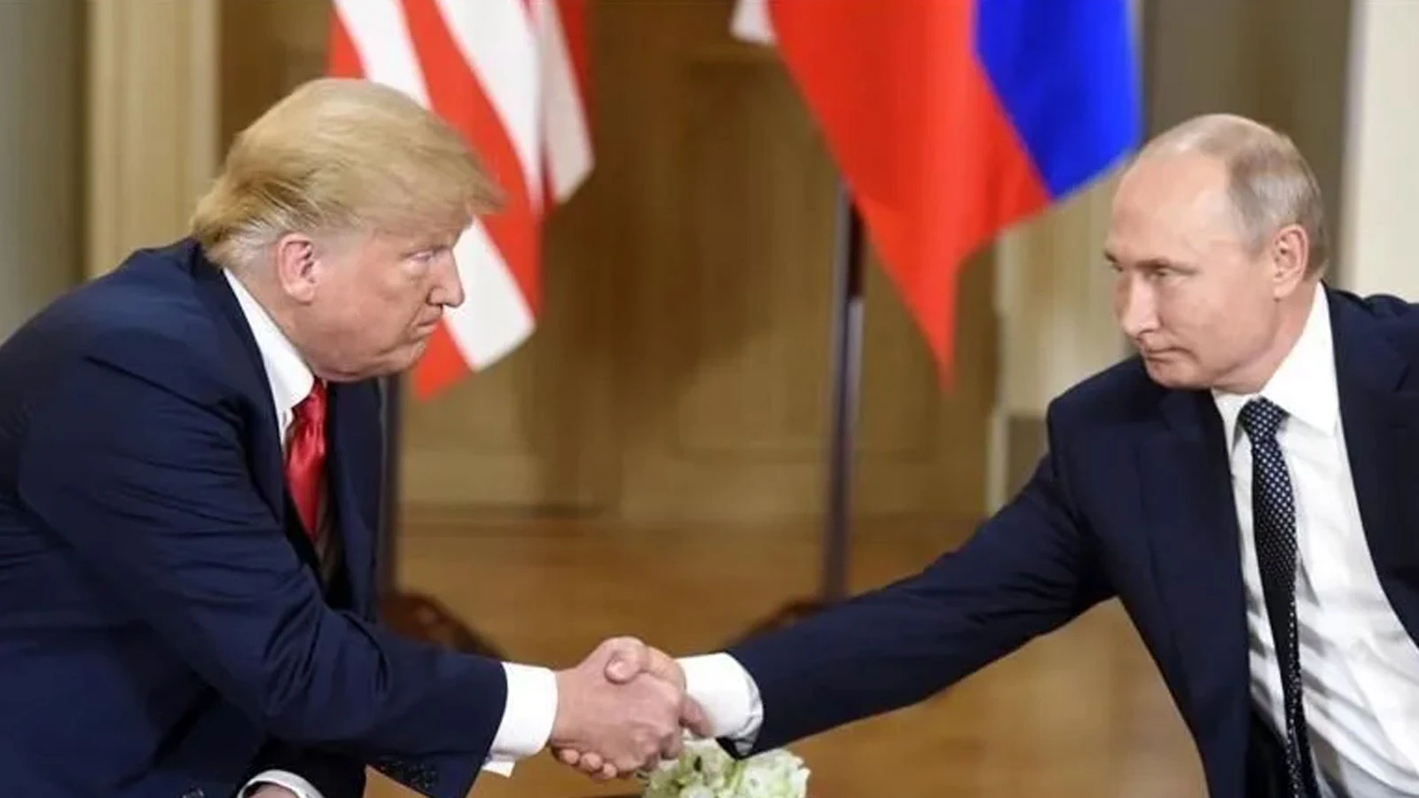 Avrupa'da Büyük Şüphe! Trump, Putin'e Yardım Mı Ediyor?