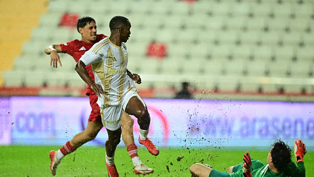 Kayserispor Antalya'da farklı kazandı!