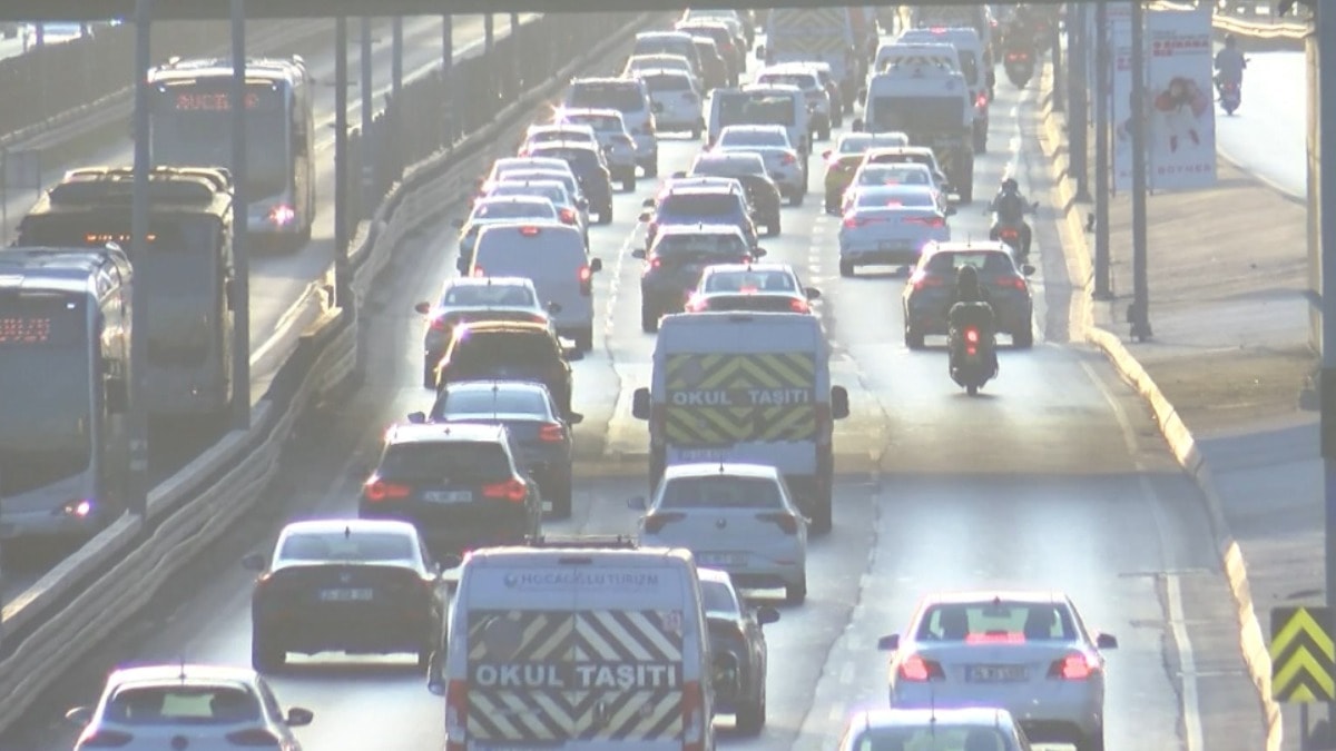 İstanbul’da uyum haftası trafiği: Yoğunluk yüzde 62’ye ulaştı