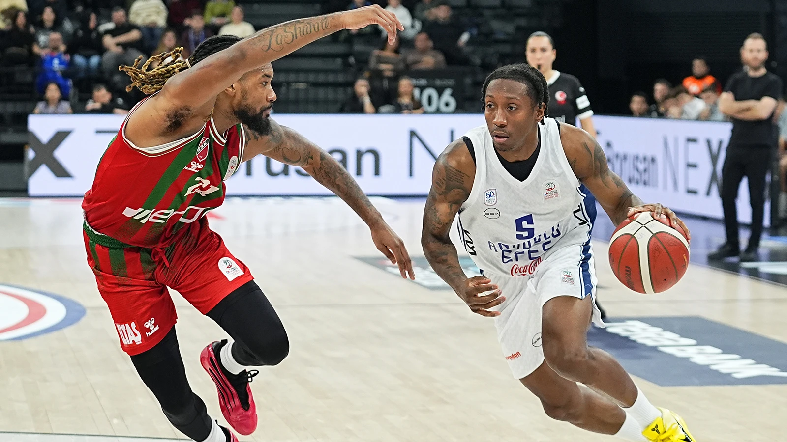 Anadolu Efes, Karşıyaka'yı farklı mağlup etti