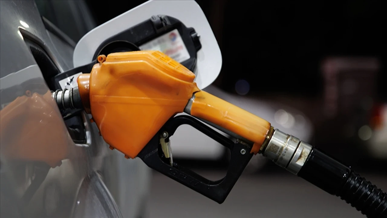 Akaryakıtta tabela değişiyor: Motorinde indirim geliyor