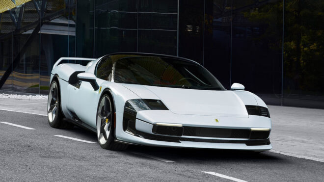 F40’tan ilham alınarak hazırlanan Ferrari SC40 görücüye çıkarıldı