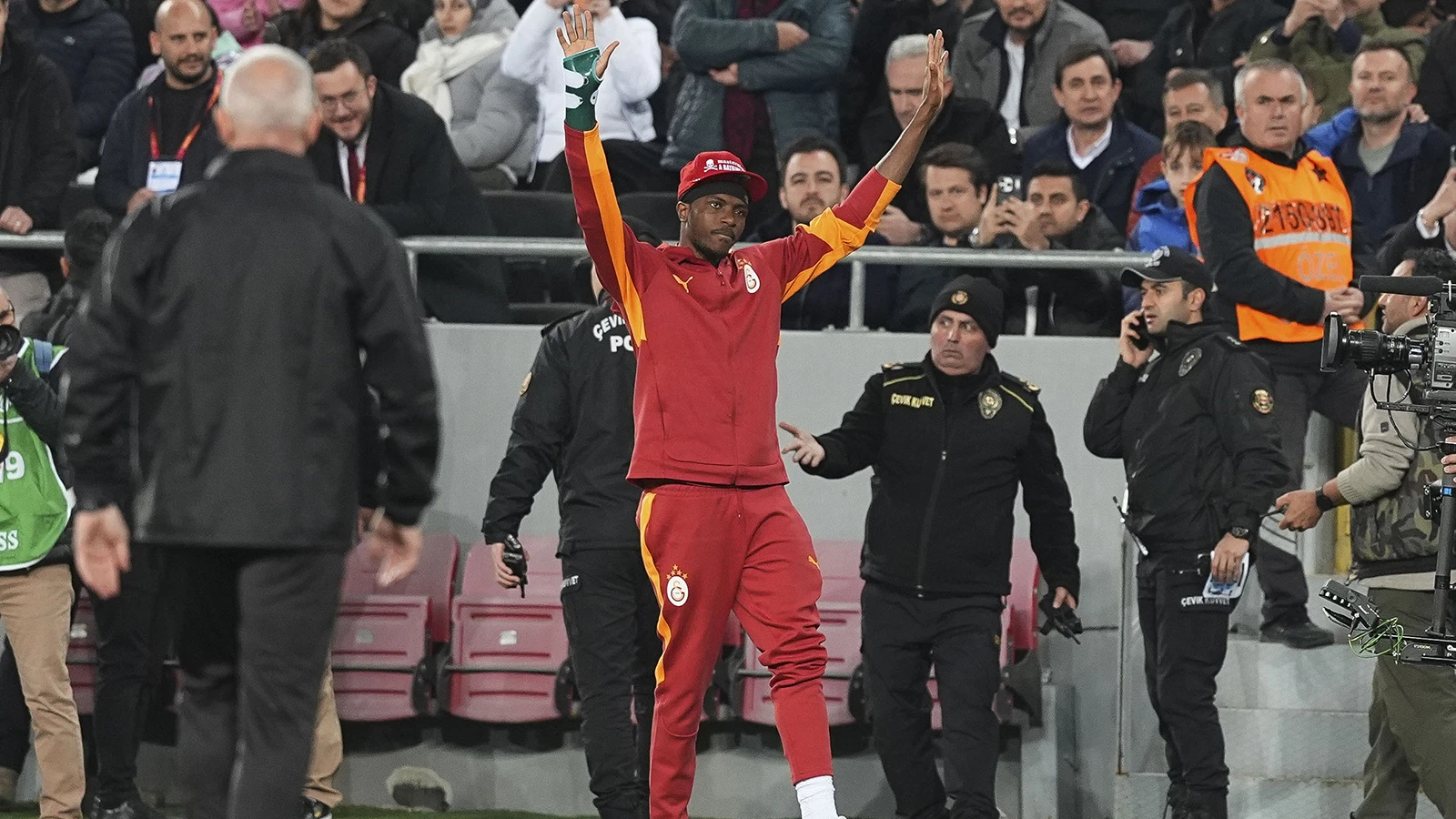 Ankara'ya götürülen Victor Osimhen kadroya alınmadı