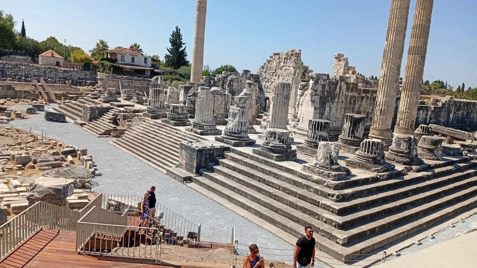 Dünyanın ilk kehanet merkezi Apollon Tapınağı ziyarete açıldı