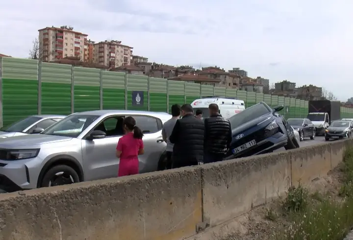 Kartal’da 6 aracın karıştığı zincirleme kaza