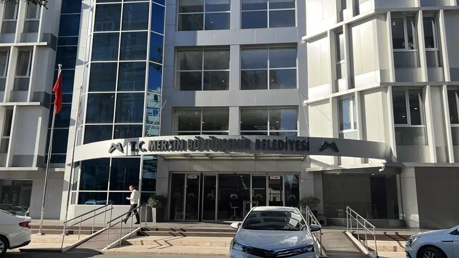 Mersin Büyükşehir Belediyesi'ne operasyon. Gözaltılar var