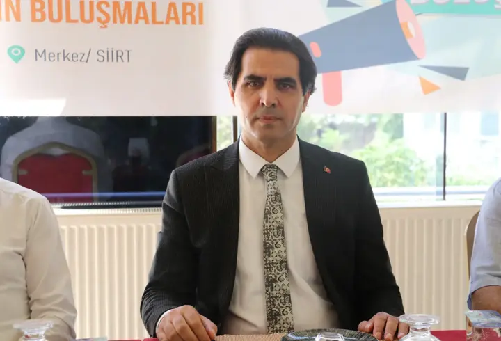 Siirt İl Milli Eğitim Müdürü İlhan Saz, kentte gazetecilerle bir araya geldi