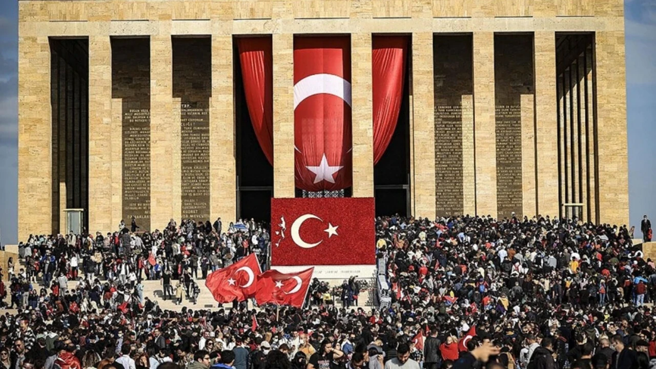 10 Kasım (yarın) resmi tatil mi? Üniversiteler tatil mi, kapalı mı?
