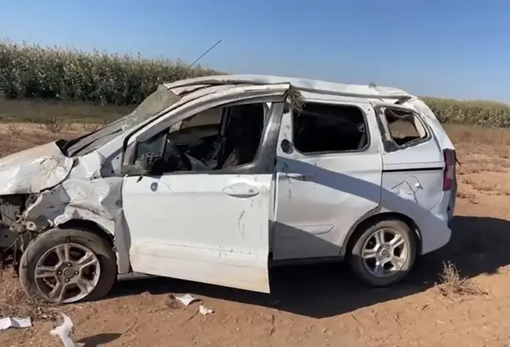 Hafif ticari araç ile motosiklet çarpıştı; 1 ölü, 1 ağır yaralı