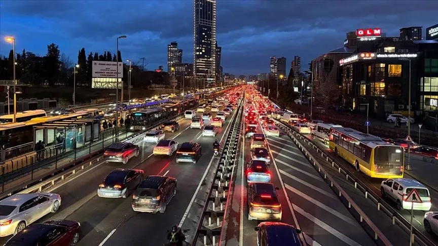 İstanbul'da akşam saatlerinde trafik yoğunluğu yüzde 85'e çıktı
