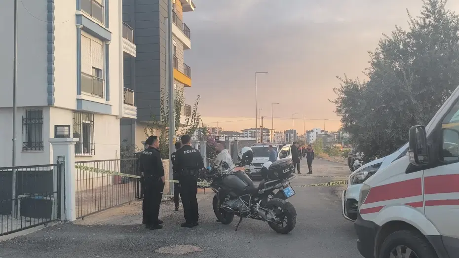 Antalya'da dehşet: Polis memuru eşini ve 2 çocuğunu silahla öldürdü
