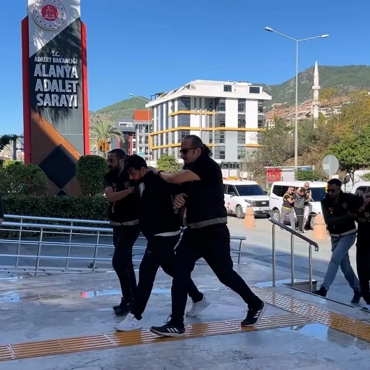 Alanya'da Tefecilik Ve Şantaj Operasyonu: 7 Şüpheli Adliyeye Sevk Edildi