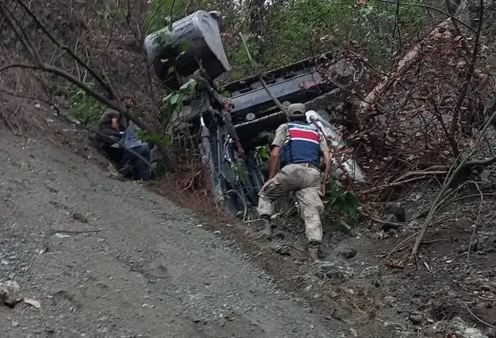 Yol açarken uçuruma yuvarlanan iş makinesinin operatörü öldü