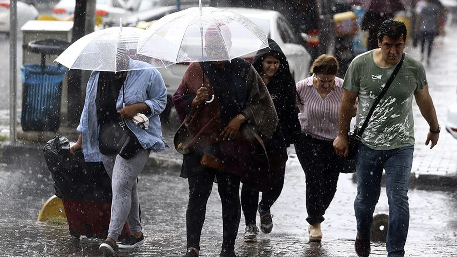 Sağanak yağış geri dönüyor! 7 Mayıs Çarşamba günü şiddetli yağışlar yurdu esir alacak...