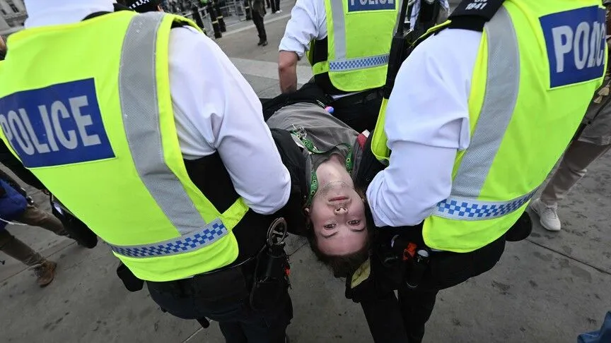 Londra'da "Palestine Action" grubuna destek eyleminde 523 kişi gözaltına alındı