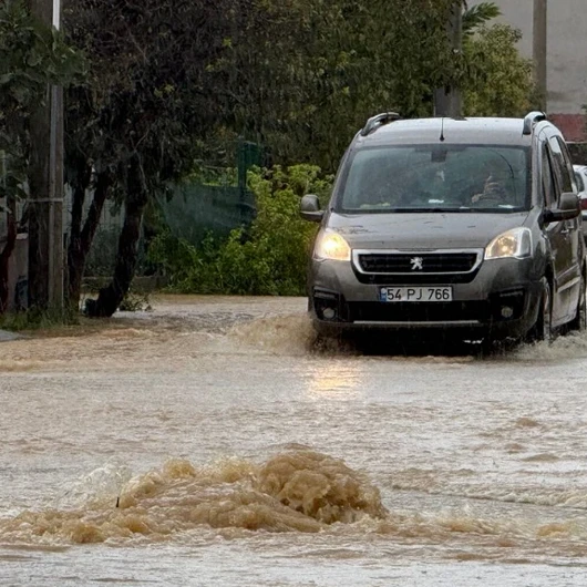 Sağanak Yağış Hayatı Durdurdu: Kocaeli'de Eğitime Bir Gün Daha Ara Verildi