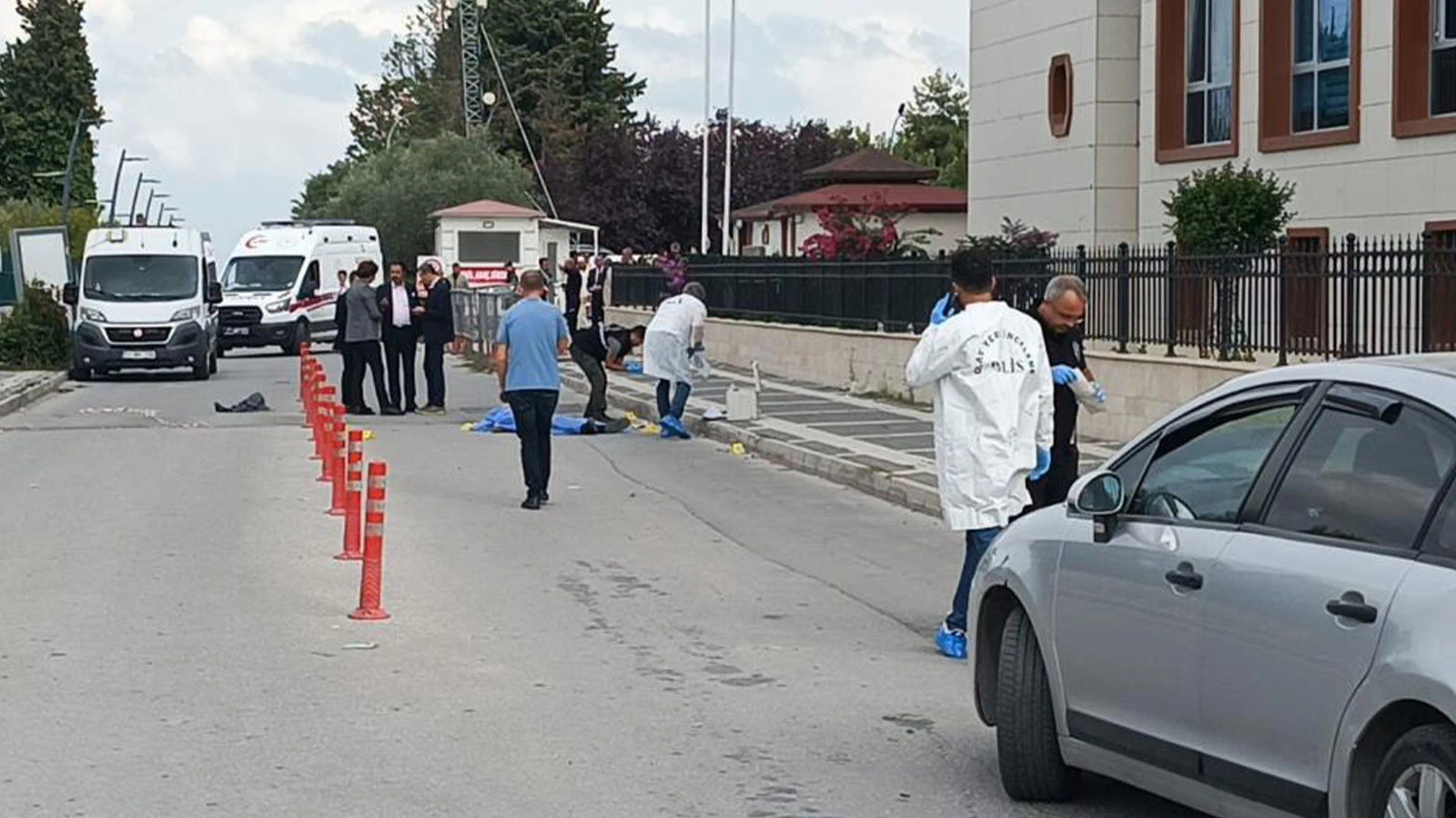 Yalova'da adliye önünde silahlı saldırı! Ölü ve yaralı var