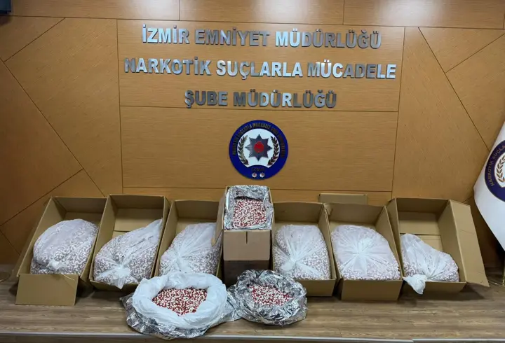 İzmir'de 356 bin sentetik ecza hap ele geçirildi; 3 tutuklama