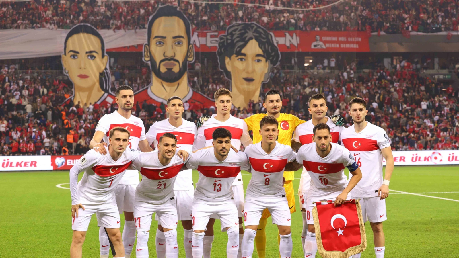 Kocaeli'de milli maç öncesi müthiş koreografi: "Türk önde Türk ileri"