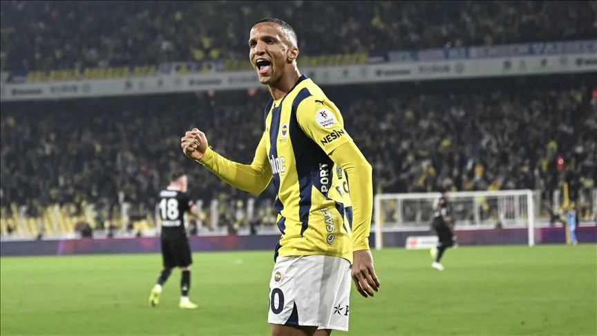 Fenerbahçe'de Rodrigo Becao kadro dışı bırakıldı