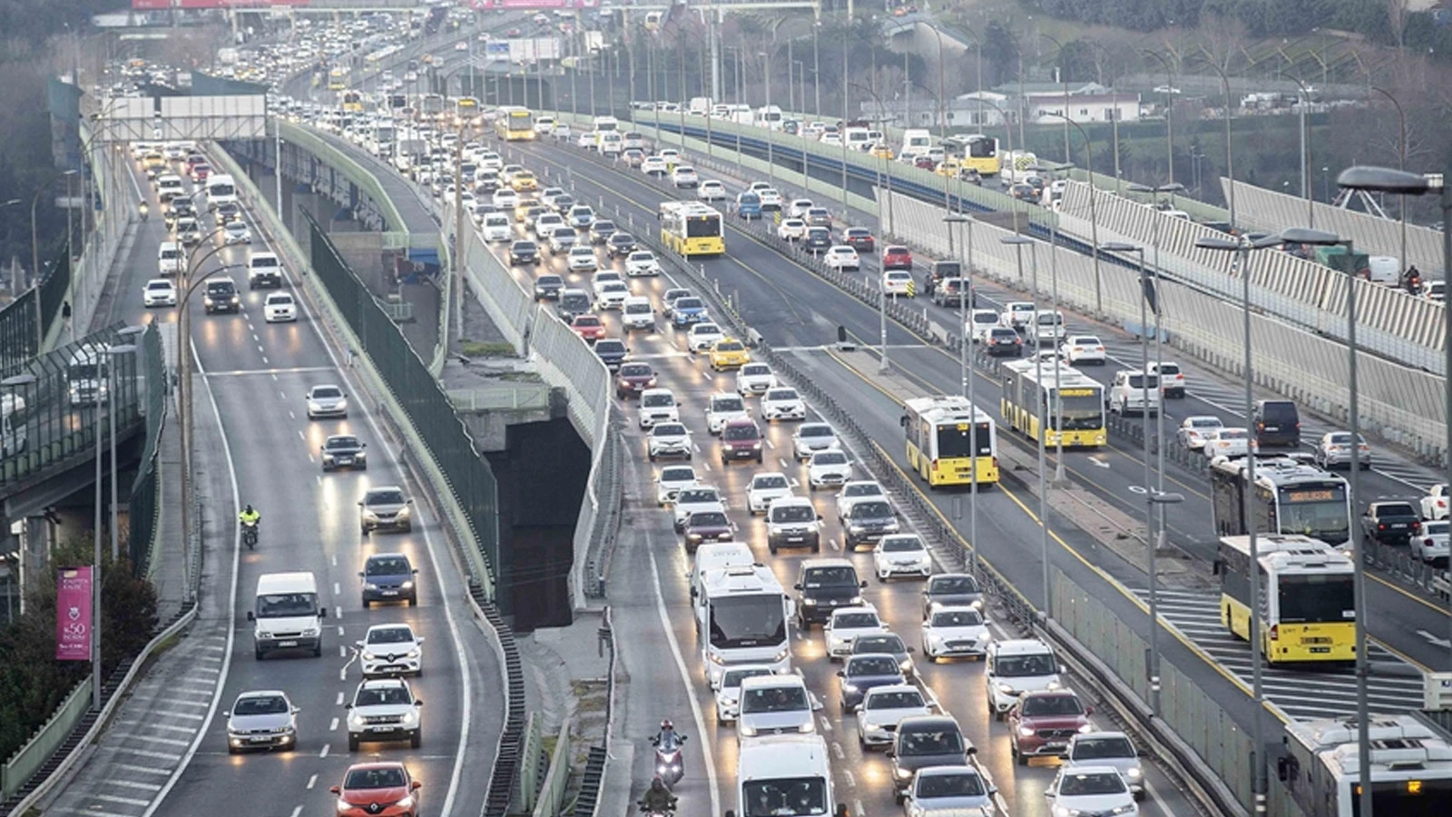İstanbul’da trafik yoğunluğu yüzde 74'e ulaştı
