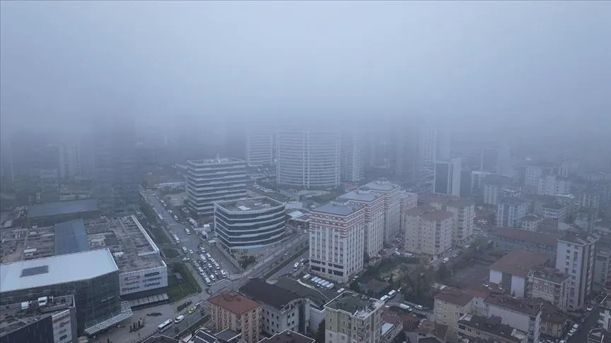 İstanbul'un bazı bölgelerinde sis etkili oldu